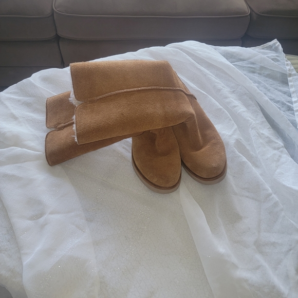 Boots - Picture 4 of 5